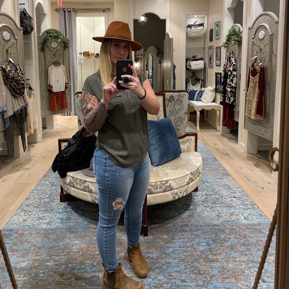 Meet your Posher, Amber. - Picture 1 of 1